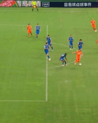 雷速评审团：刘洋传中打到马纳法手臂裁判未判点，判罚正确吗