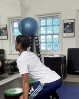 恩瓦内里社媒晒照：身穿葡萄牙体育球衣健身