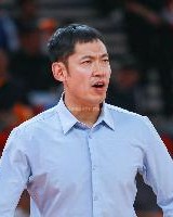 来回就这么几个教练 媒体人调侃：哥几个到哪上班也没啥区别