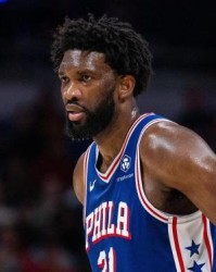 欧冠决赛投注-禁赛3场+损失106万！恩比德怒推记者遭联盟严惩