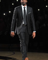 欧冠决赛下注-库兹马：第一次和科比吃饭他坐在长桌一端 像分开红海的摩西一样